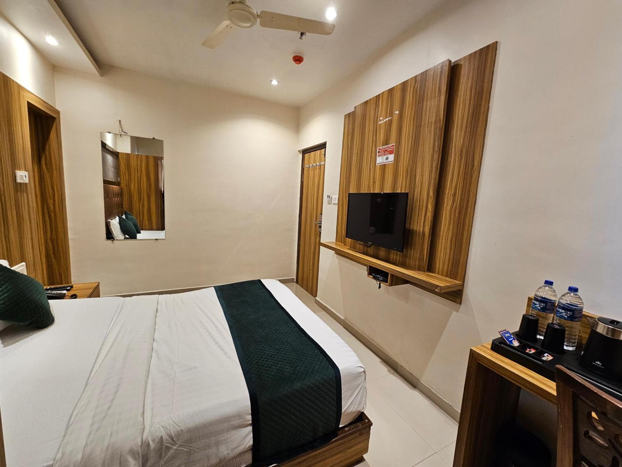 Hotel Bkc Garden - Near Us Embassy Bkc Mumbai Dış mekan fotoğraf