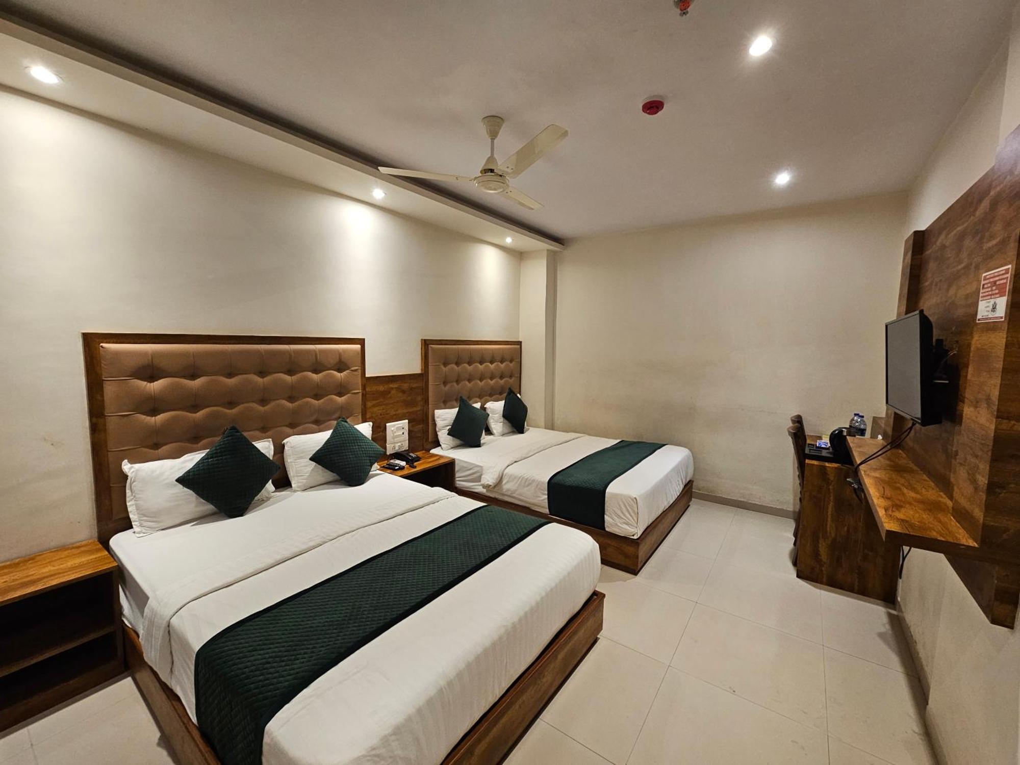 Hotel Bkc Garden - Near Us Embassy Bkc Mumbai Dış mekan fotoğraf