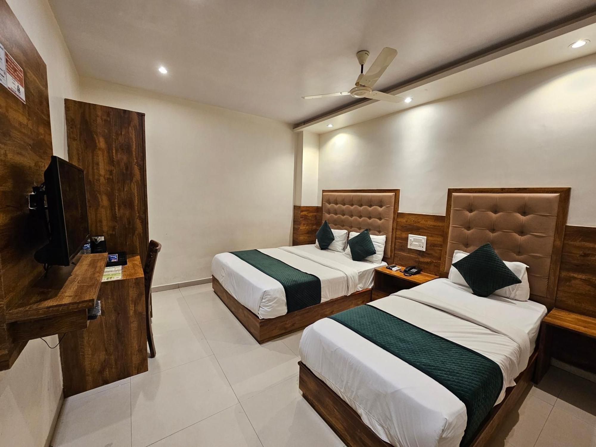 Hotel Bkc Garden - Near Us Embassy Bkc Mumbai Dış mekan fotoğraf